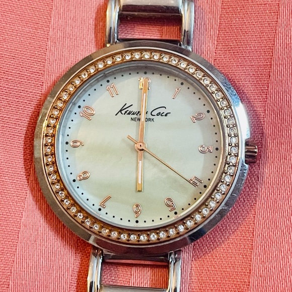 Kenneth Cole wrist watch - Picture 3 of 7